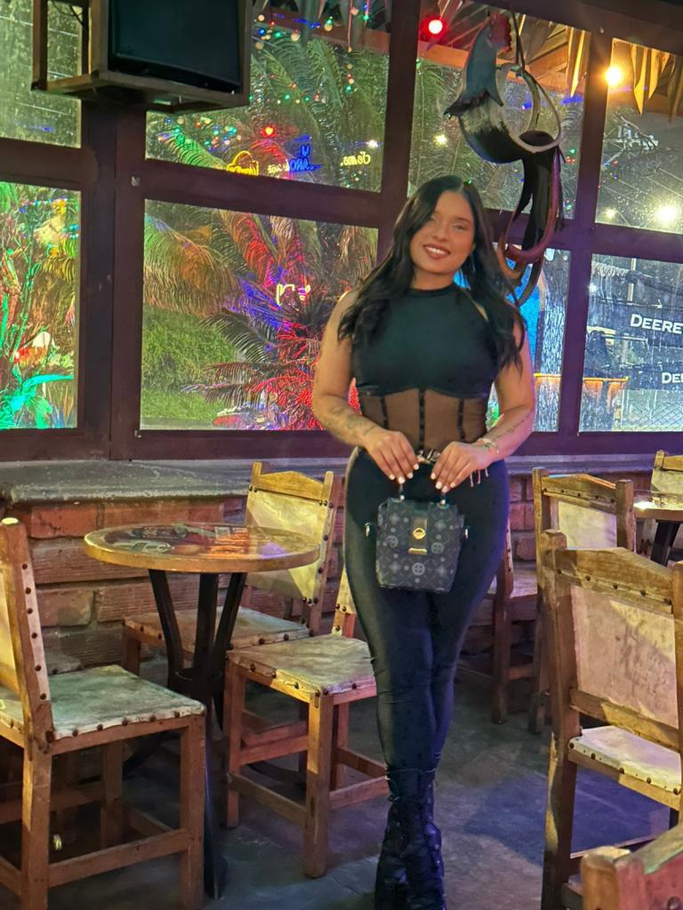 643620544: Chica busca chico en Ibiza