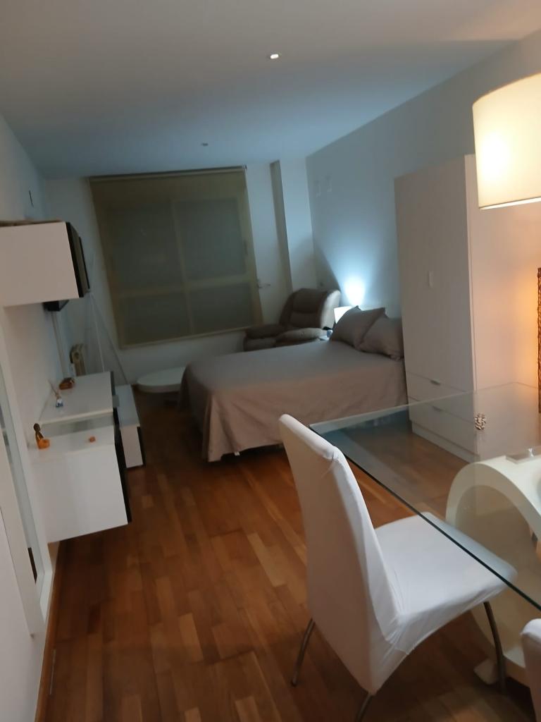 640906309: Chica busca chico en Valencia