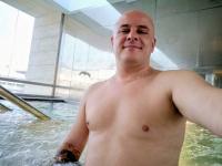677045794: Chico busca chica en Valencia