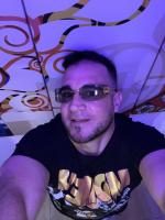 663526446: Chico busca chica en Barcelona