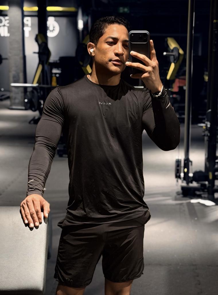 Chico busca chica en Sevilla: 