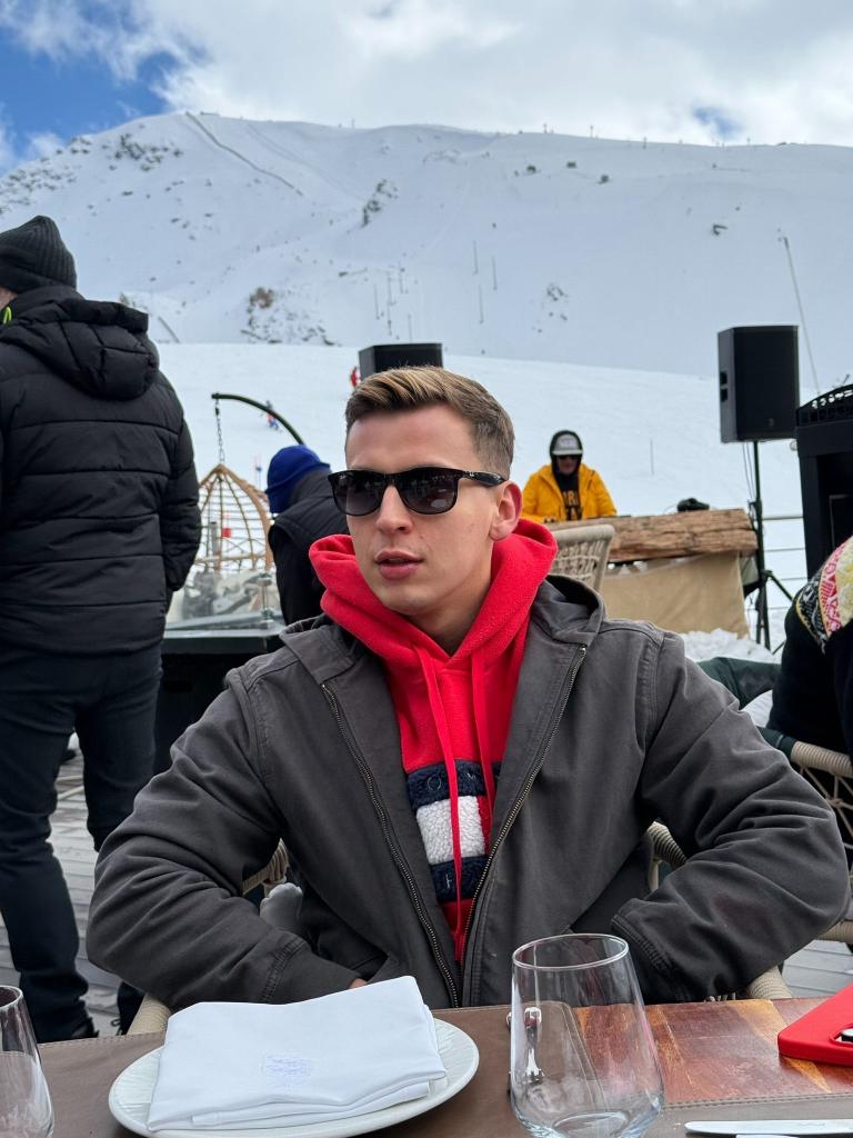 614927188: Chico busca chica en Málaga