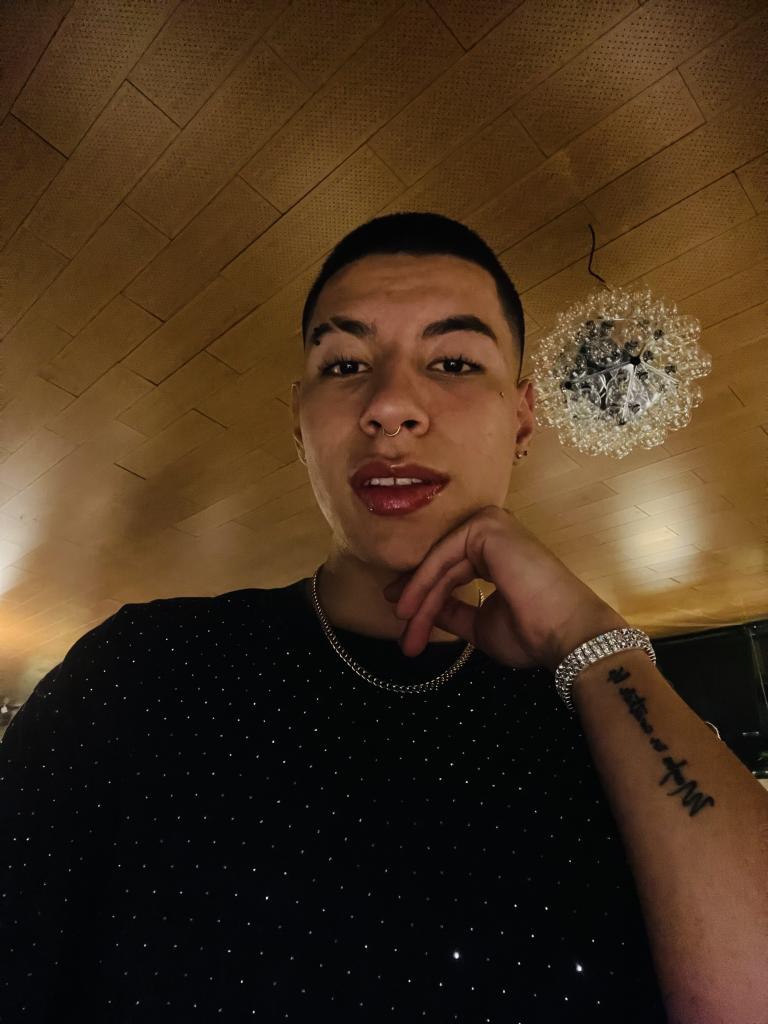 610882979: Chico busca chica en Sevilla