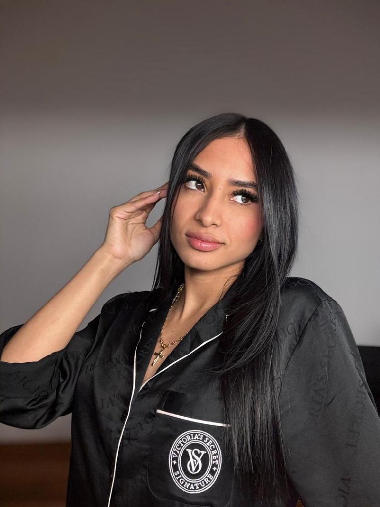 Chica busca chico en Ibiza: 