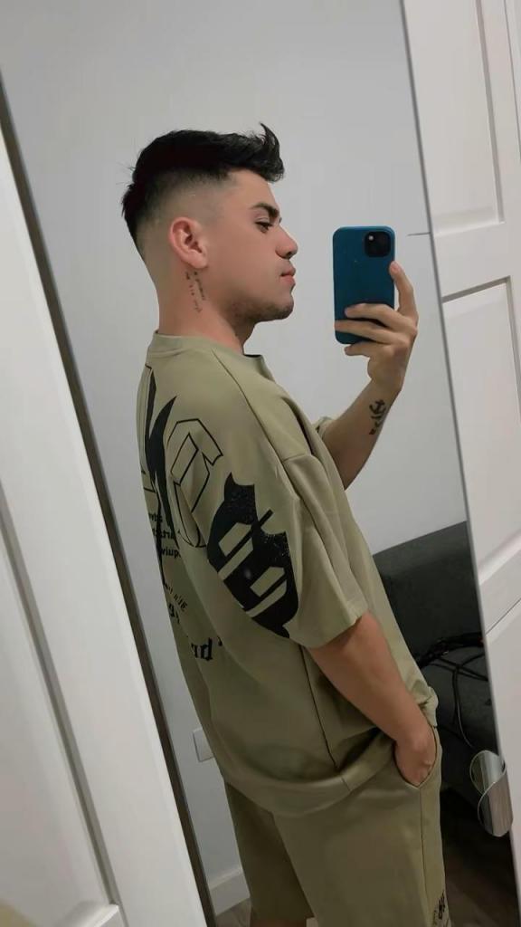 667692120: Chico busca chica en Sevilla