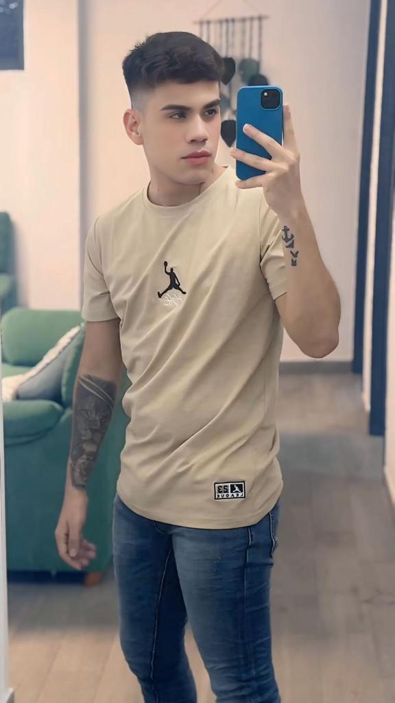 667692120: Chico busca chica en Sevilla