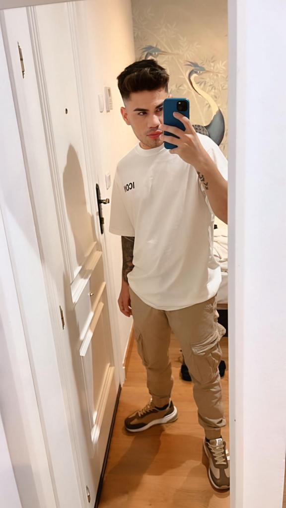 Chico busca chica en Sevilla: 