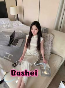 685077097: Chica busca chico en Barcelona