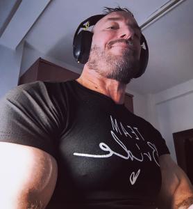 603897404: Chico busca chica en Valladolid