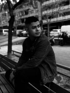 662557072: Chico busca chica en Barcelona