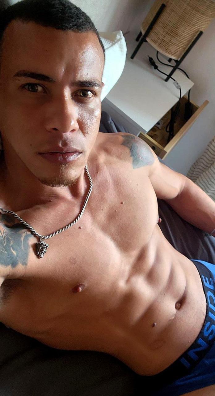 613998179: Chico busca chica en Cádiz