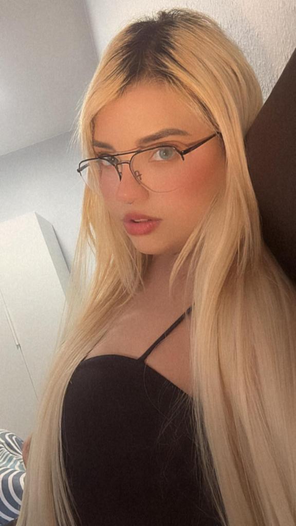 603410234: Chica busca chico en Barcelona