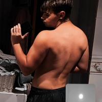 744622667: Chica busca chico en Sevilla