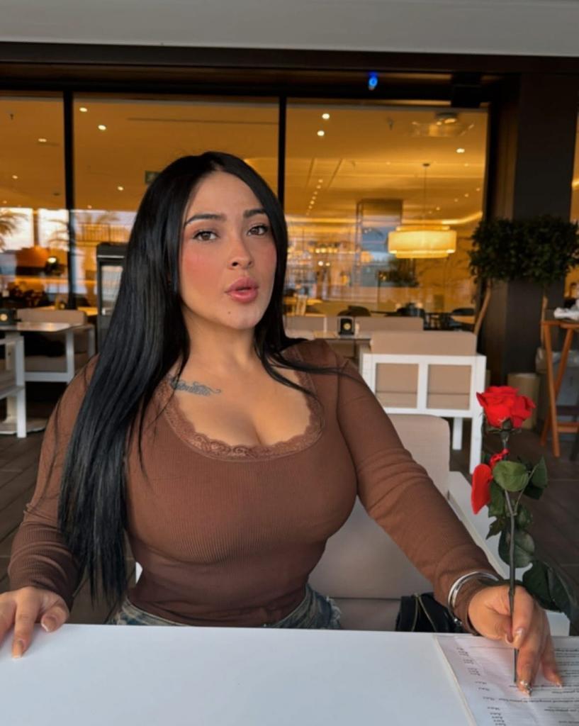 631374692: Chica busca chico en Barcelona