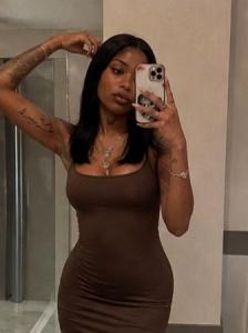 613834468: Chica busca chico en Murcia