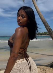 613834468: Chica busca chico en Murcia