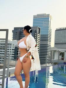 663338682: Chica busca chico en Barcelona