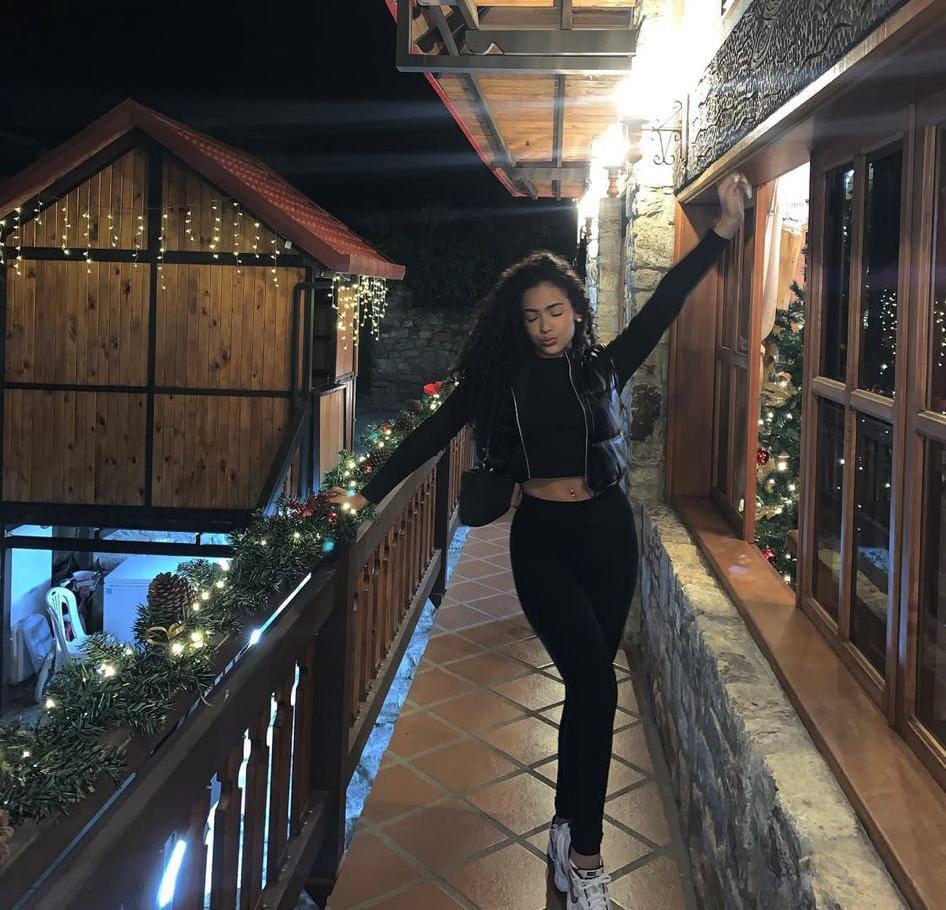 643325941: Chica busca chico en Sevilla