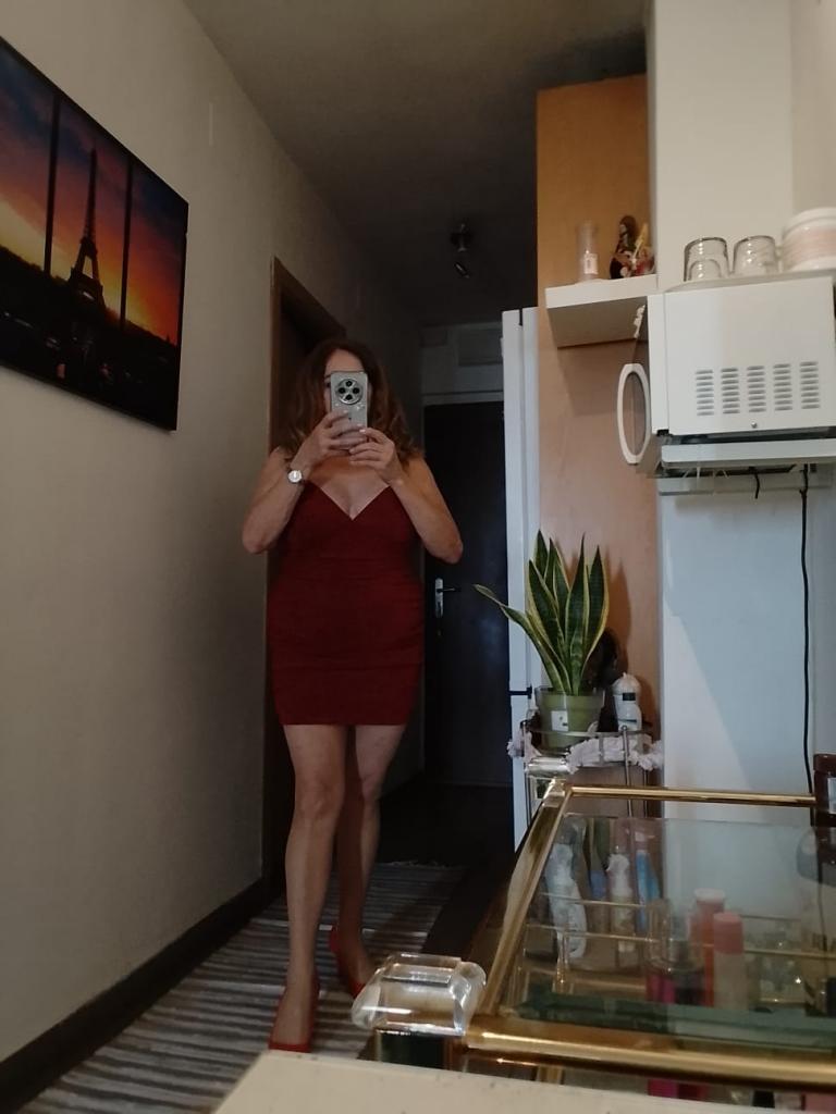 742076709: Chica busca chico en Granada