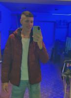 697625075: Chico busca chica en Sevilla