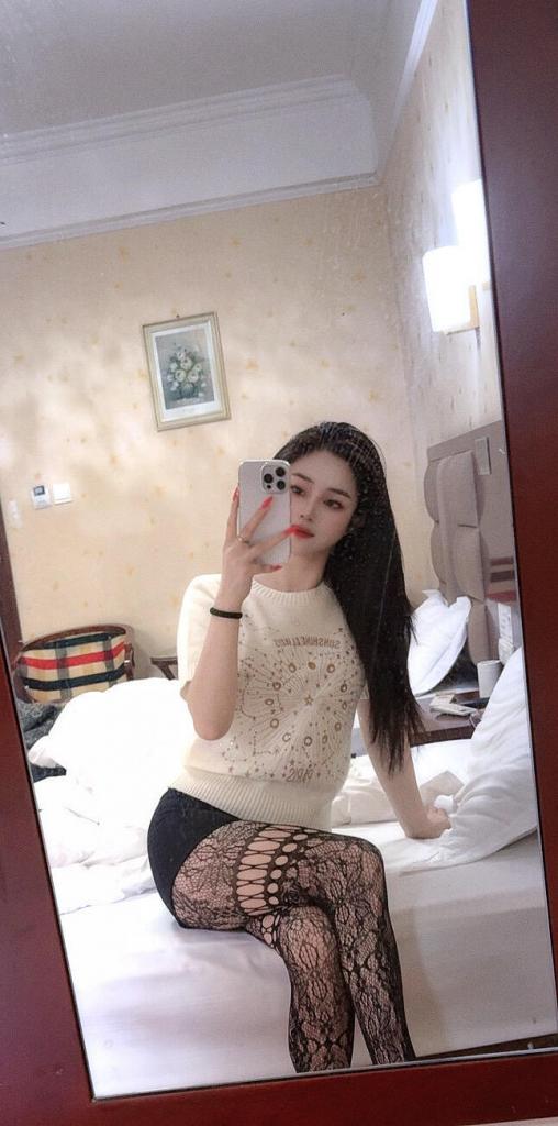 647138888: Chica busca chico en Barcelona