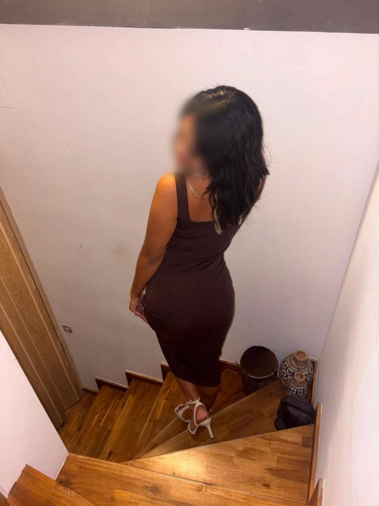 663188540: Chica busca chico en Barcelona