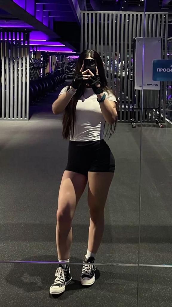 663579143: Chica busca chico en Barcelona