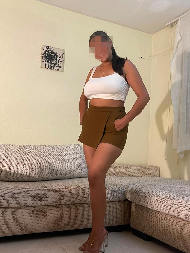 612294409: Chica busca chico en Barcelona