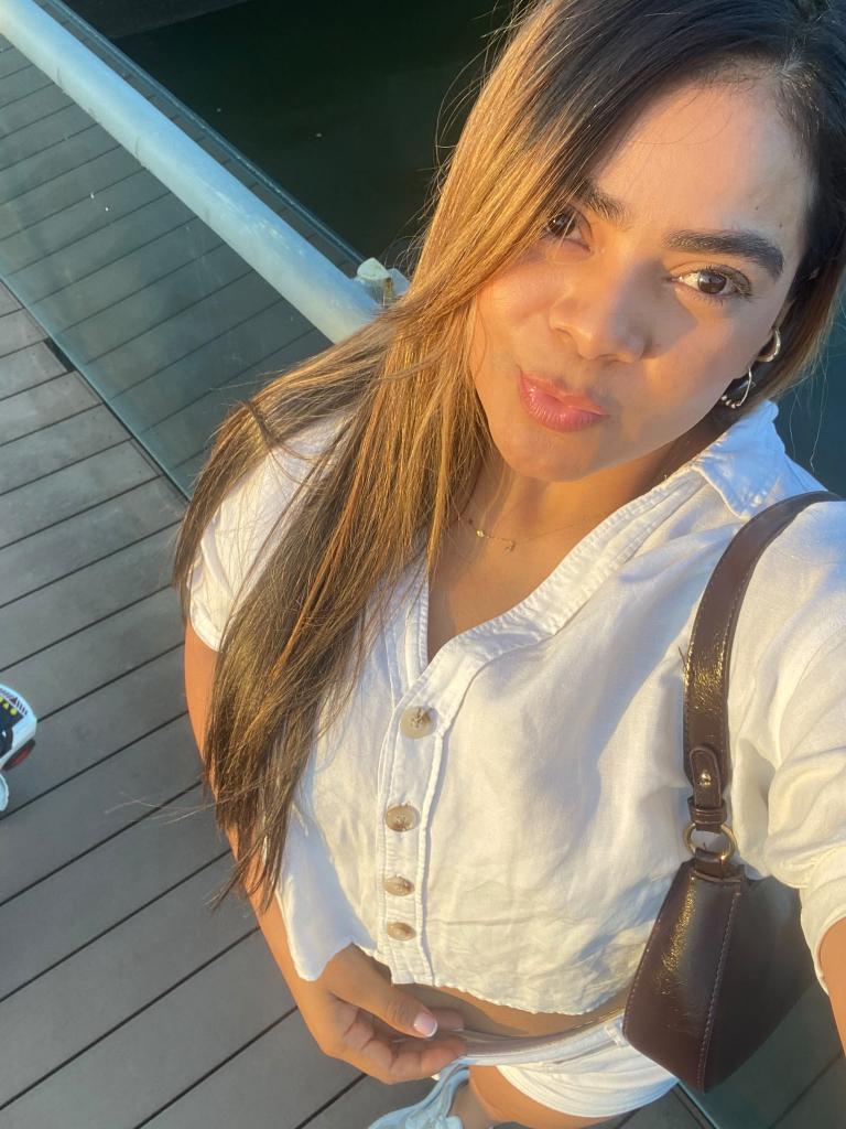 642276175: Chica busca chico en Sevilla
