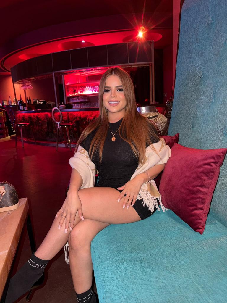 610392864: Chica busca chico en Málaga