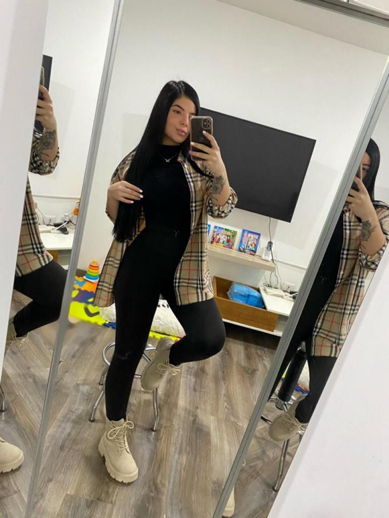 677375078: Chica busca chico en Barcelona