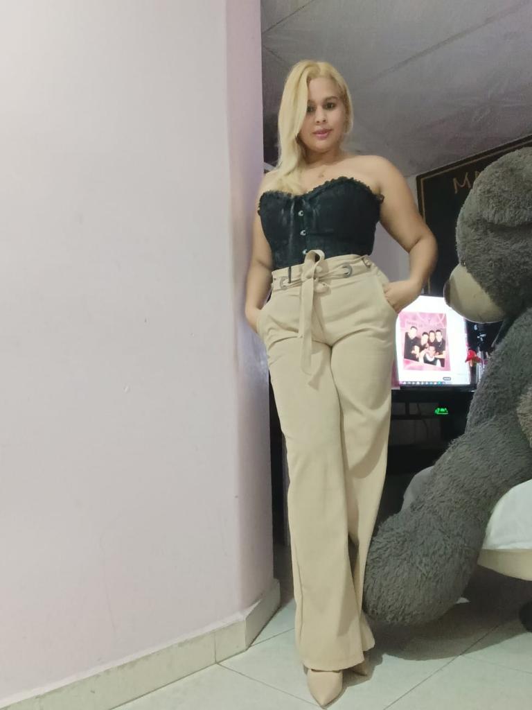664339220: Chica busca chico en La Coruña