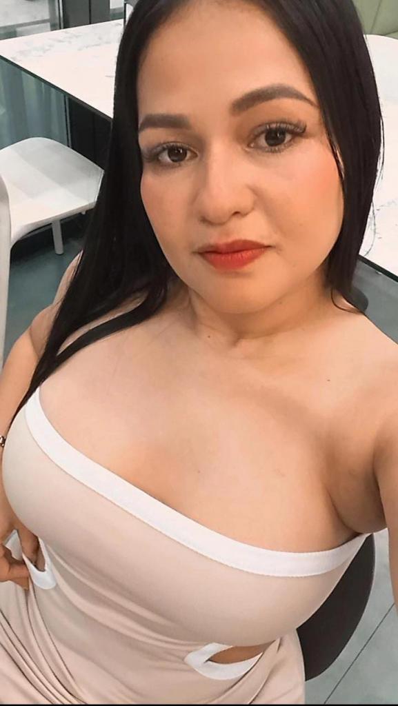 617129092: Chica busca chico en Barcelona