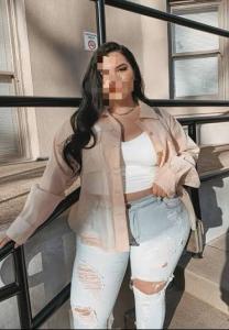 674564045: Chica busca chico en Sevilla