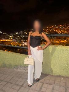 663188540: Chica busca chico en Barcelona