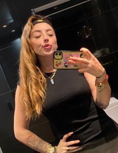 663780990: Chica busca chico en Granada