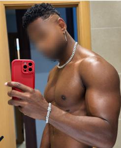 631819171: Chico busca chica en Madrid