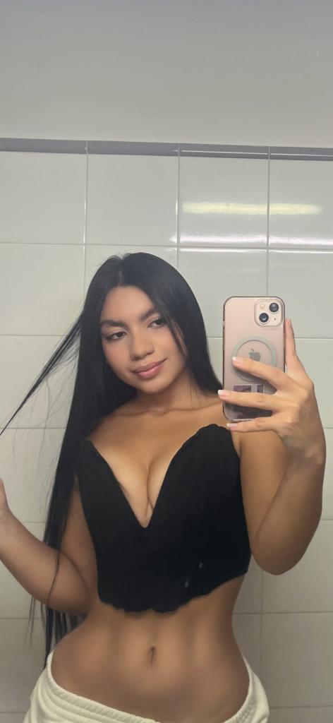 674398744: Chica busca chico en Barcelona