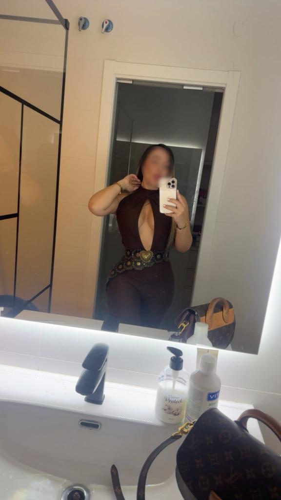 657464306: Chica busca chico en Sevilla