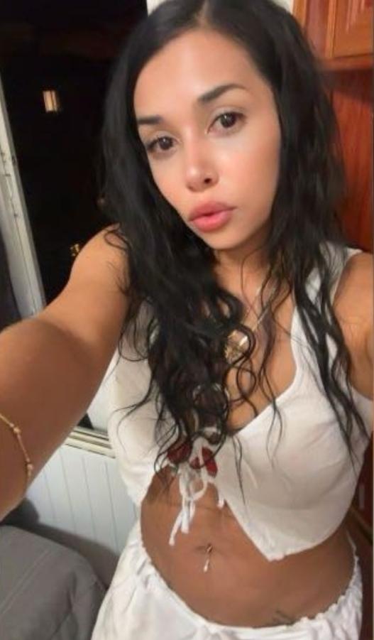 743065486: Chica busca chico en Gerona