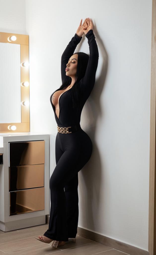 677375106: Chica busca chico en Barcelona