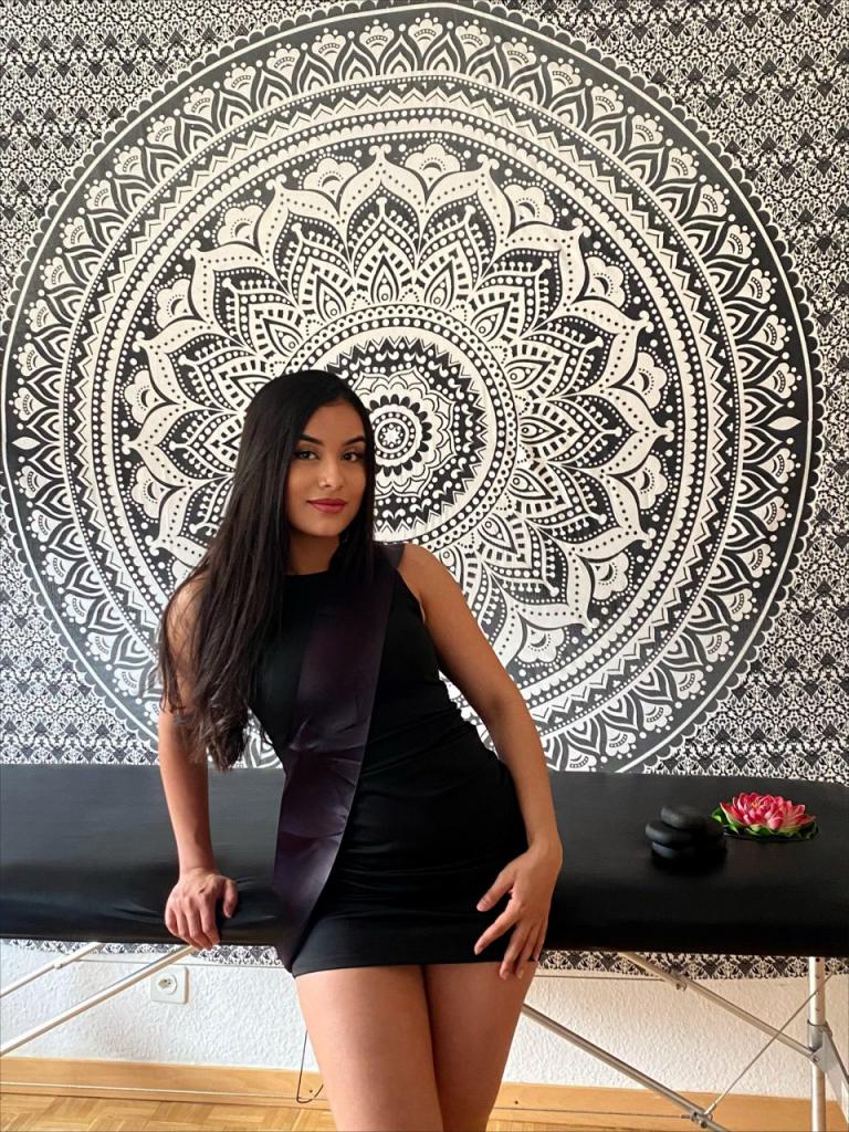 641983454: Chica busca chico en Málaga