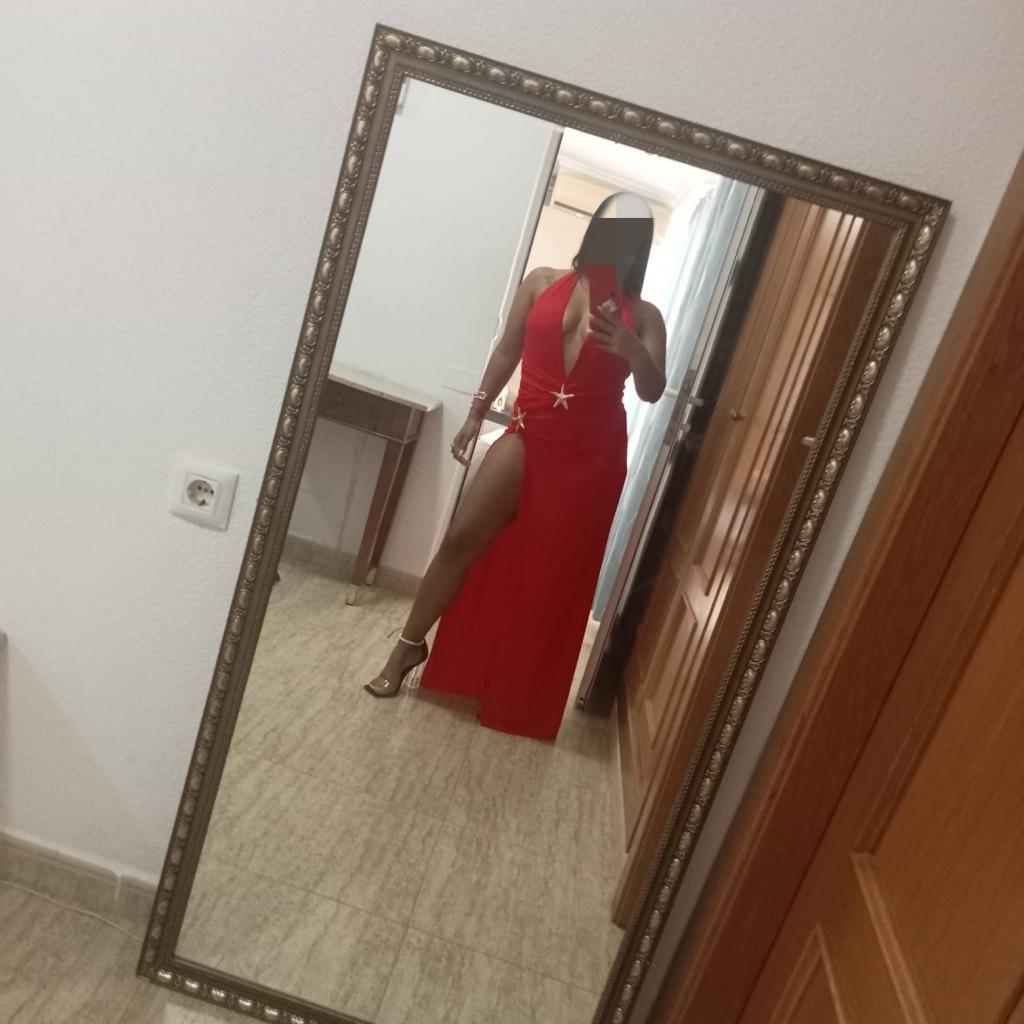 694227779: Chica busca chico en Sevilla