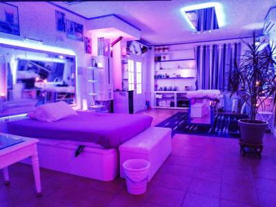 664001467: Chica busca chico en Granada