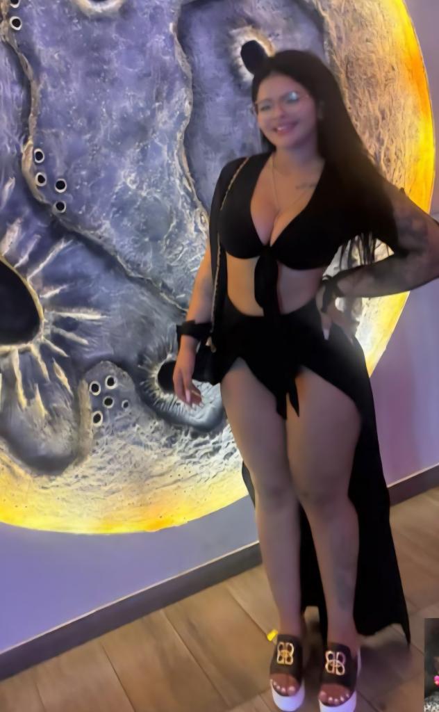 631086796: Chica busca chico en Barcelona