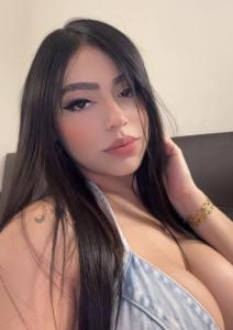 613450897: Chica busca chico en Barcelona