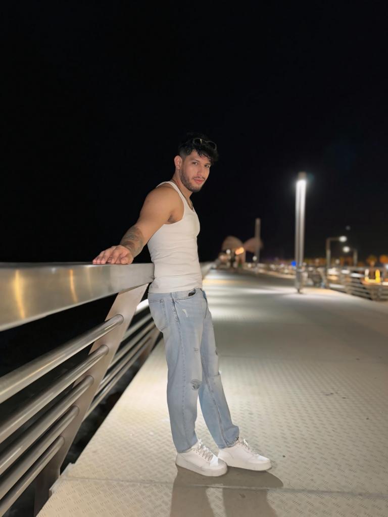 Chico busca chica en Sevilla: 