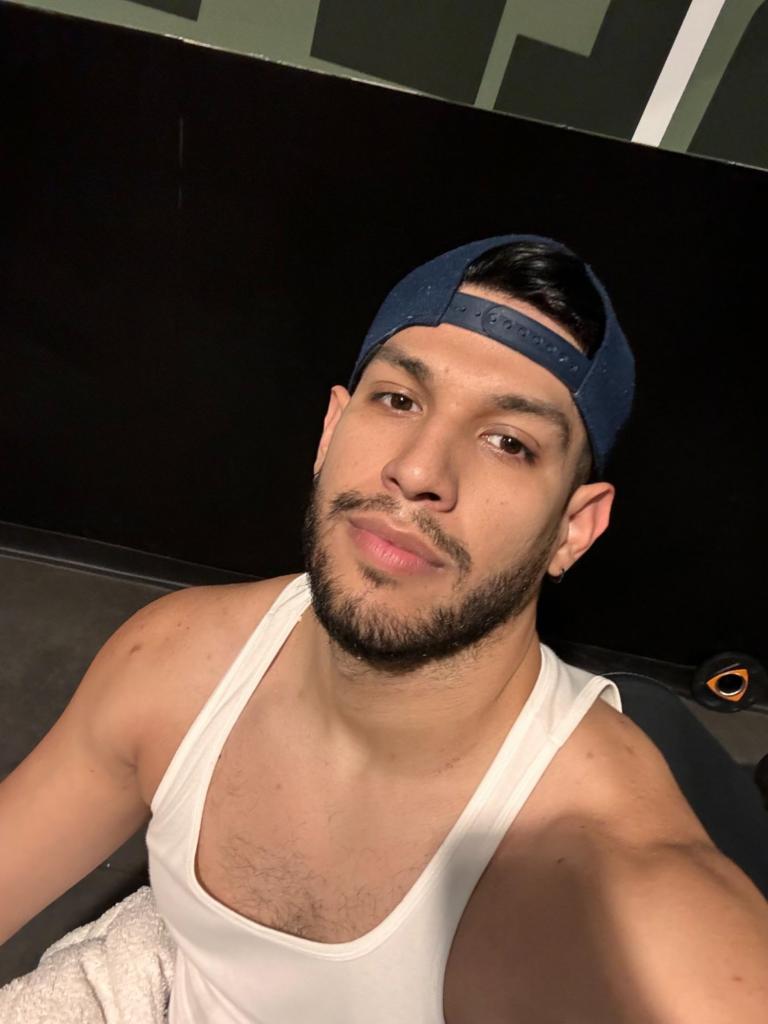 Chico busca chica en Sevilla: 