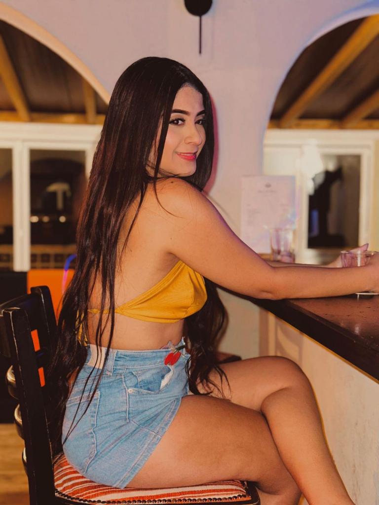 697723048: Chica busca chico en Málaga