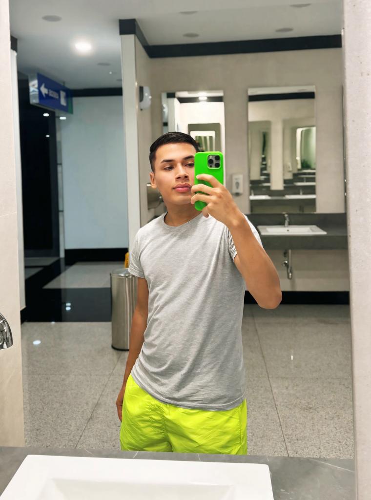 631232992: Chico busca chica en Barcelona